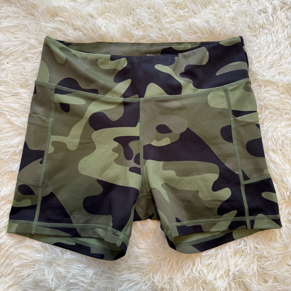 Zyia Active Light N‎ Tight Pocket Hustle Shorts